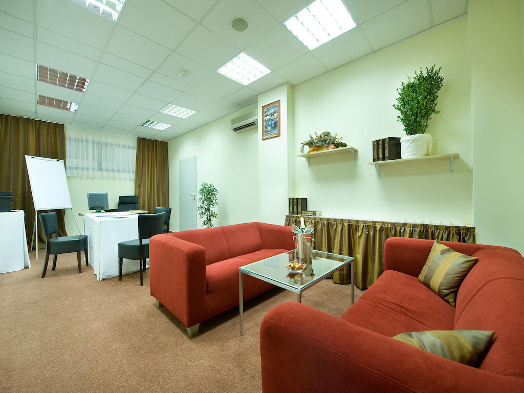 Ramada Airport 4* Praga