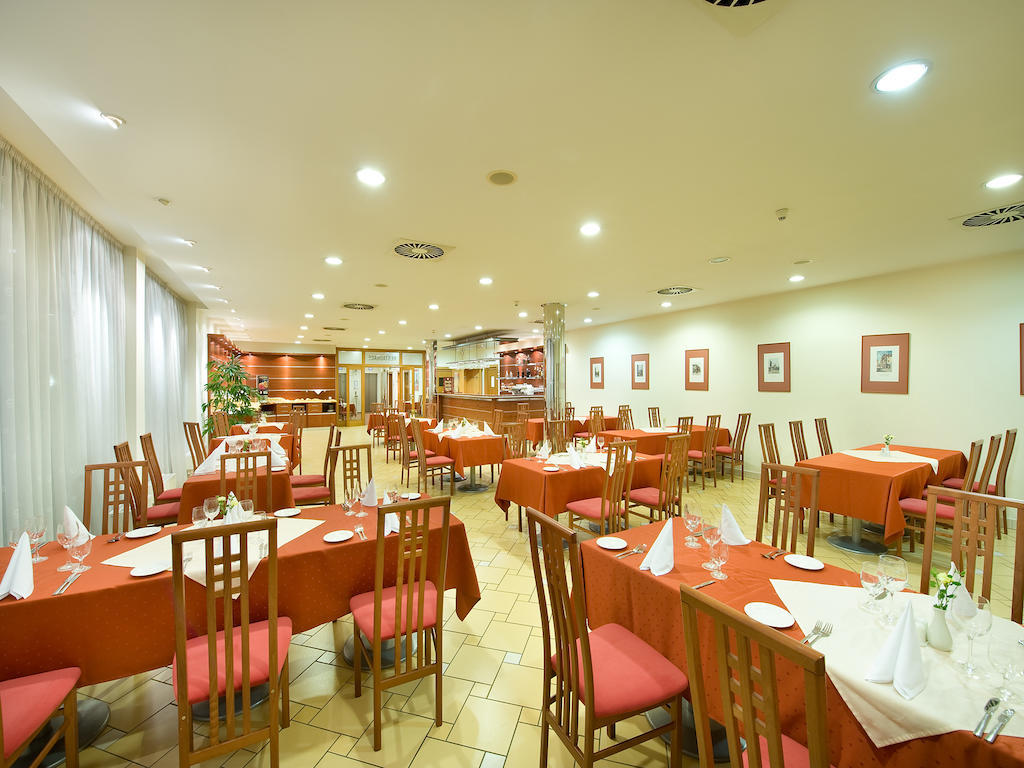 Ramada Airport Hotel Praga