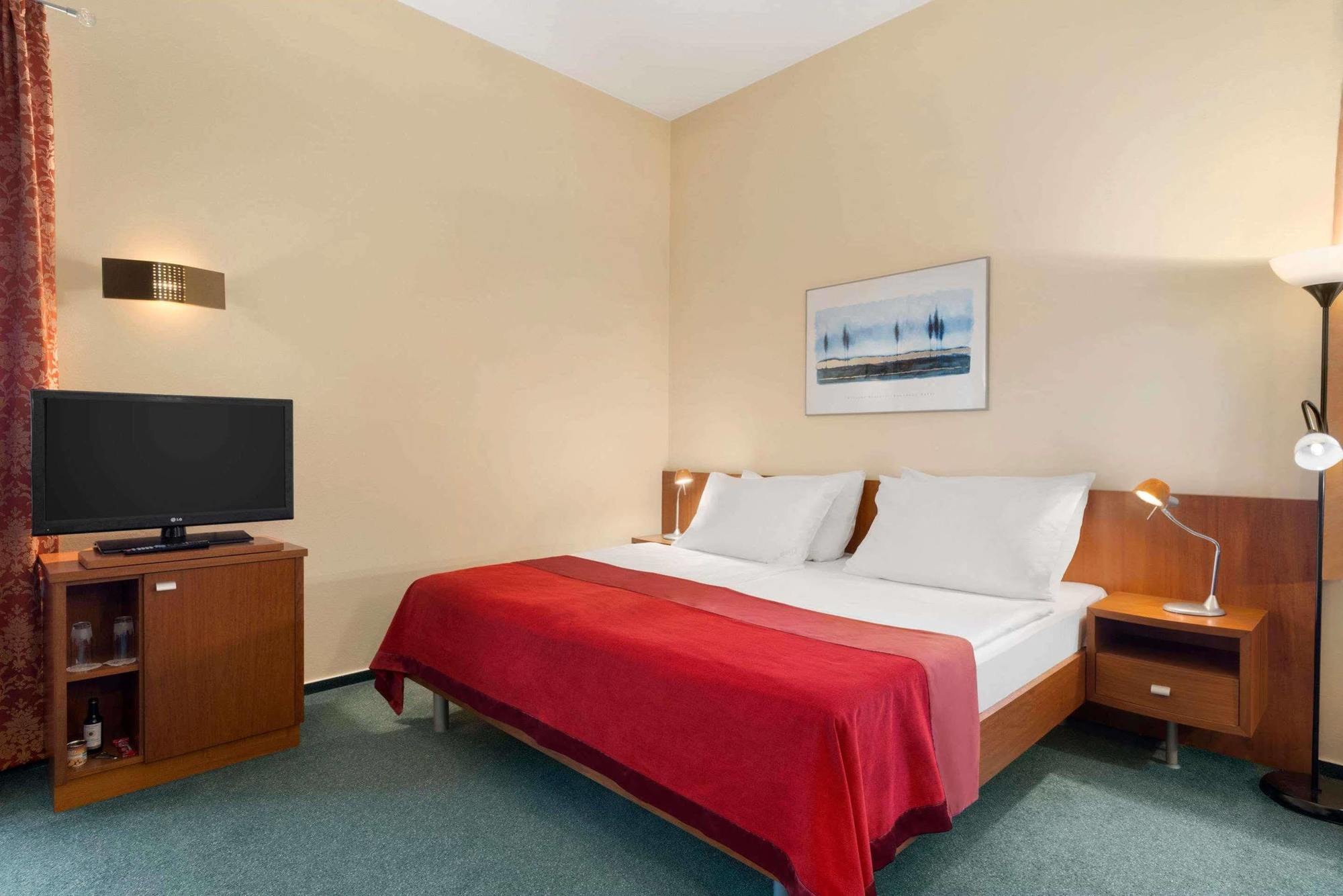 Ramada Airport 4* Praga