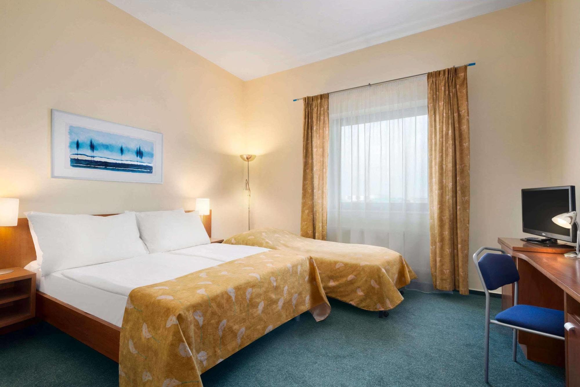 Ramada Airport Hotel Praga