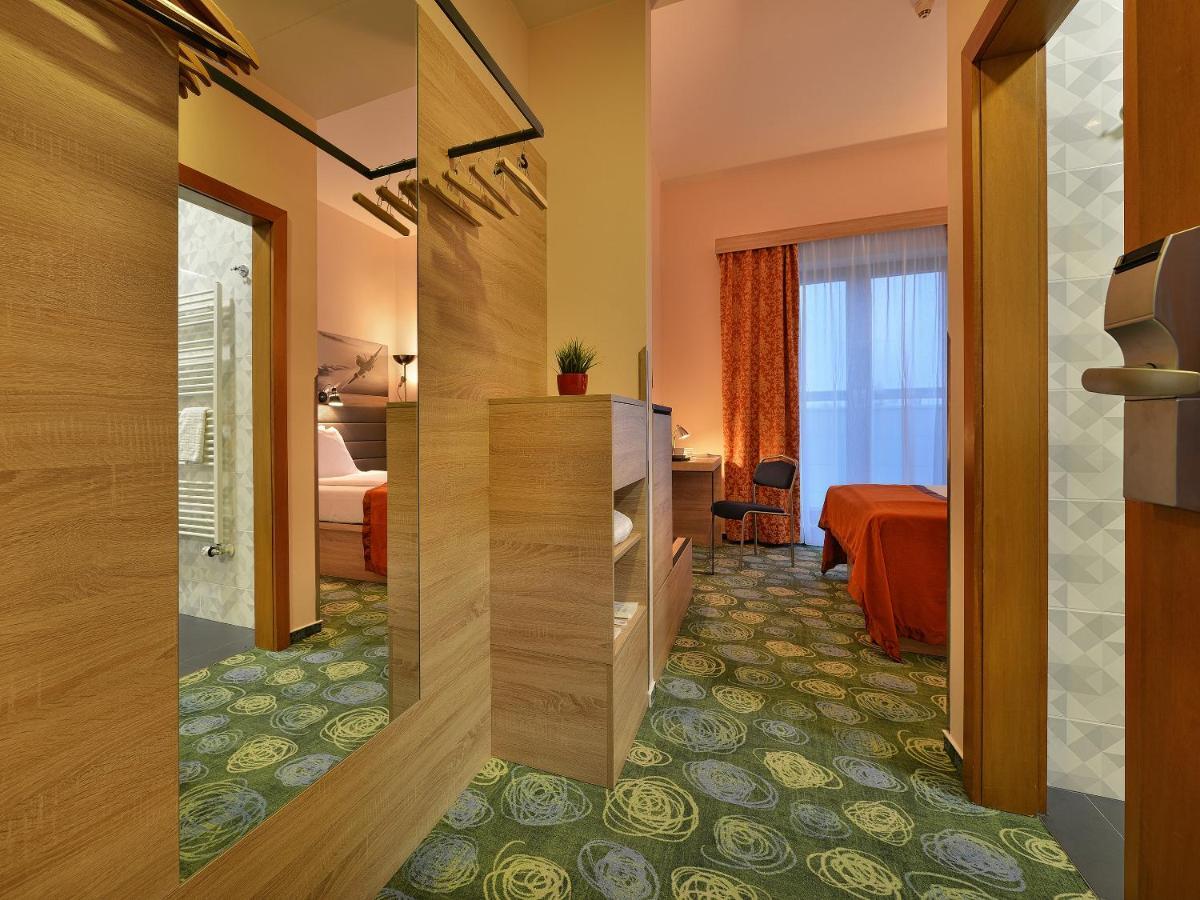 Ramada Airport Hotel Praga